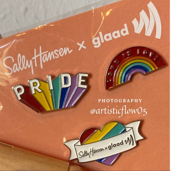 NEW! Sally Hansen x Glaad Pride 2020 Limited Pins - Picture 3 of 6